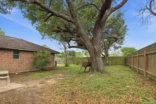 4002 Montego Dr, Baytown, TX 77521 - Photo 18