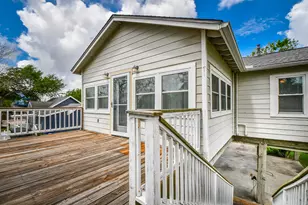 704 6th St, Kemah, TX 77565 - Photo 4