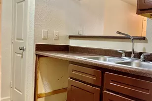 8100 Creekbend Dr, Houston, TX 77071 - Photo 6