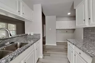 1618 Live Oak Hollow St, Pearland, TX 77581 - Photo 4