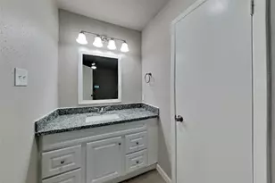 1618 Live Oak Hollow St, Pearland, TX 77581 - Photo 10