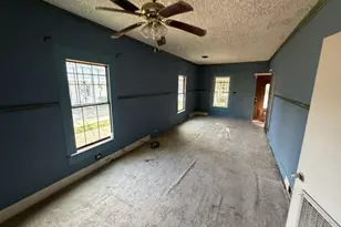 911 7th St, Orange, TX 77630 - Photo 6