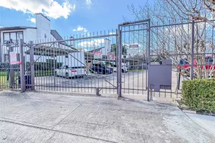 8020 Braesmain Dr, Houston, TX 77025 - Photo 26