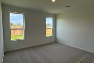 516 Robin St, Angleton, TX 77515 - Photo 8