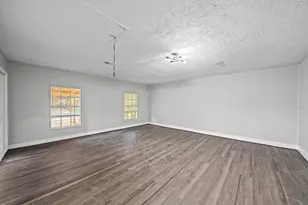8834 Brackley Ln, Houston, TX 77088 - Photo 10