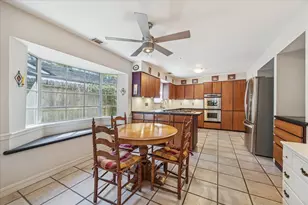 10002 Cedar Creek Dr, Houston, TX 77042 - Photo 18