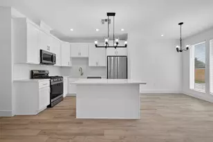 5027 Willow Glen Dr, Houston, TX 77033 - Photo 2