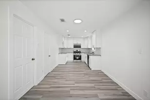 9506 Winsome Ln, Houston, TX 77063 - Photo 8