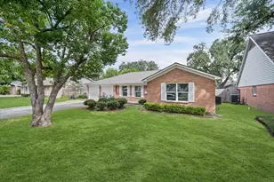 9506 Winsome Ln, Houston, TX 77063 - Photo 2
