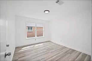 9506 Winsome Ln, Houston, TX 77063 - Photo 22