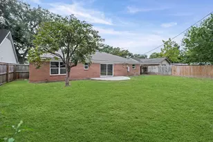 9506 Winsome Ln, Houston, TX 77063 - Photo 24