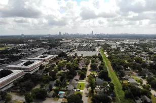 9506 Winsome Ln, Houston, TX 77063 - Photo 28