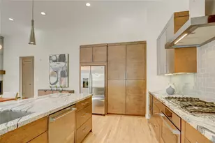 1311 Castle Ct, Houston, TX 77006 - Photo 12