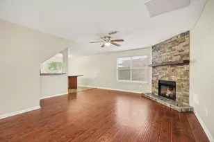 2875 Pebble Canyon Ln, Dickinson, TX 77539 - Photo 4