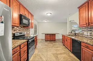2875 Pebble Canyon Ln, Dickinson, TX 77539 - Photo 8
