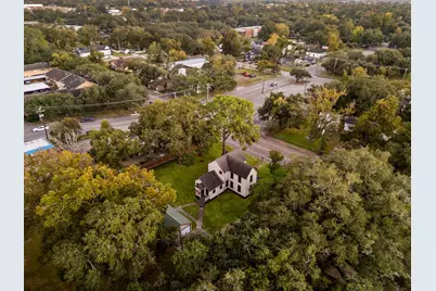 816 W Adoue Street, Alvin, TX 77511 - Photo 26