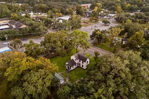 816 W Adoue St, Alvin, TX 77511 - Photo 26