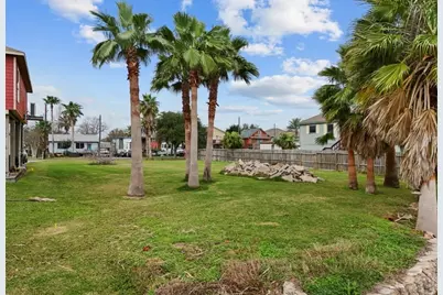 1035 6th Street, San Leon, TX 77539 - Photo 8