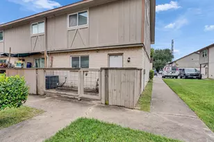 1701 Upland Dr, Houston, TX 77043 - Photo 24