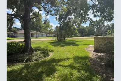 309 Linden Lane, Lake Jackson, TX 77566 - Photo 2