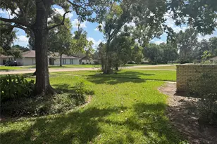 309 Linden Ln, Lake Jackson, TX 77566 - Photo 2