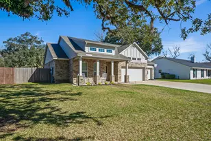 322 Wellshire Dr, West Columbia, TX 77486 - Photo 1