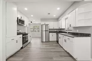 2707 Mt Vernon Dr, Dickinson, TX 77539 - Photo 8