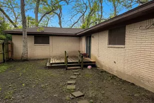 213 Van Winkle St, Lake Jackson, TX 77566 - Photo 6