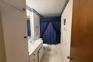 213 Van Winkle St, Lake Jackson, TX 77566 - Photo 8