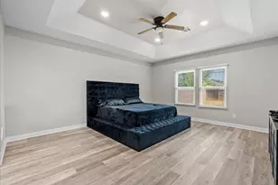 8309 Holiday Ln, Houston, TX 77075 - Photo 10