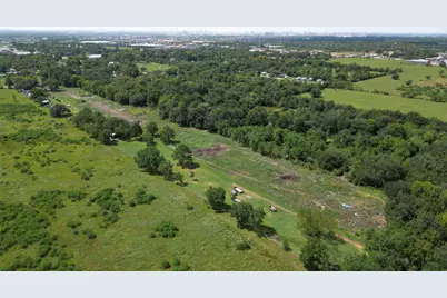 418 W Archer Road, Baytown, TX 77521 - Photo 10