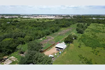 418 W Archer Road, Baytown, TX 77521 - Photo 4