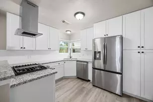 10647 Hazelhurst Dr, Houston, TX 77043 - Photo 10