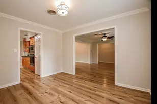 10706 Inwood Dr, Houston, TX 77042 - Photo 12