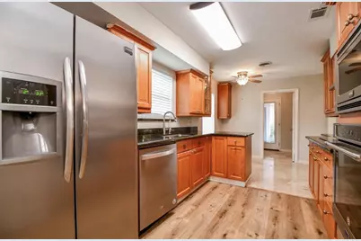 10706 Inwood Drive, Houston, TX 77042 - Photo 14