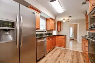 10706 Inwood Dr, Houston, TX 77042 - Photo 14