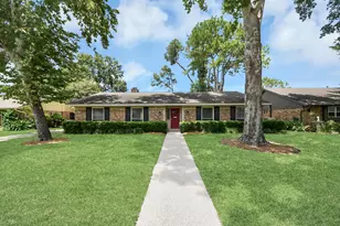 10706 Inwood Dr, Houston, TX 77042 - Photo 2