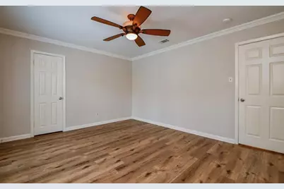 10706 Inwood Drive, Houston, TX 77042 - Photo 22