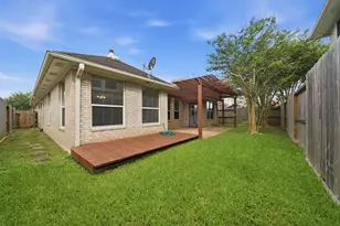 1631 Crescent Shores Ln, Pasadena, TX 77586 - Photo 10