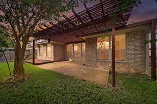 1631 Crescent Shores Ln, Pasadena, TX 77586 - Photo 2