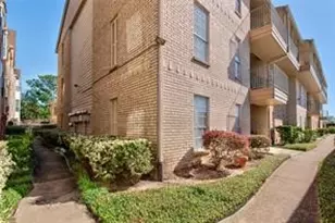 12550 Whittington Dr, Houston, TX 77077 - Photo 2