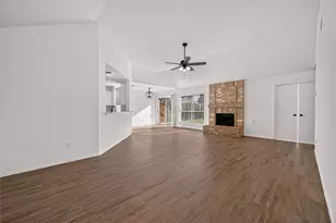 11410 Sunny Creek Dr, Houston, TX 77066 - Photo 6