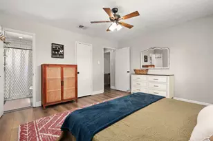 1819 Meadow Creek Dr, Pearland, TX 77581 - Photo 16
