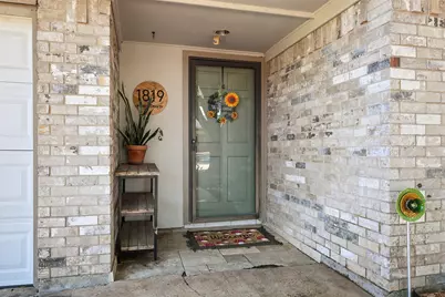 1819 Meadow Creek Drive, Pearland, TX 77581 - Photo 4