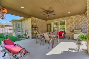 332 N Arrowhead Ln, Montgomery, TX 77316 - Photo 2