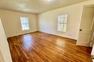 221 Noras Ln, Houston, TX 77022 - Photo 4