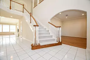 5718 Sapphire Bay Ct, Sugar Land, TX 77479 - Photo 4