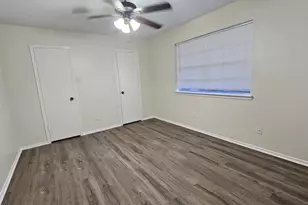10303 Old Towne Ln, Sugar Land, TX 77498 - Photo 16