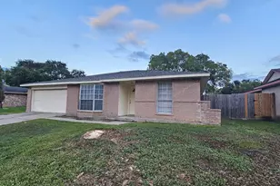 10303 Old Towne Ln, Sugar Land, TX 77498 - Photo 2