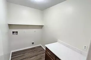 10303 Old Towne Ln, Sugar Land, TX 77498 - Photo 6